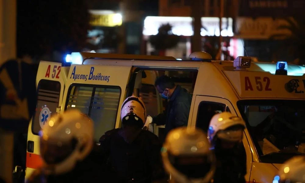 Αιματηρό επεισόδιο σε καφενείο στο Ηράκλειο: Σοβαρά τραυματίας από μαχαιριές ένας άντρας